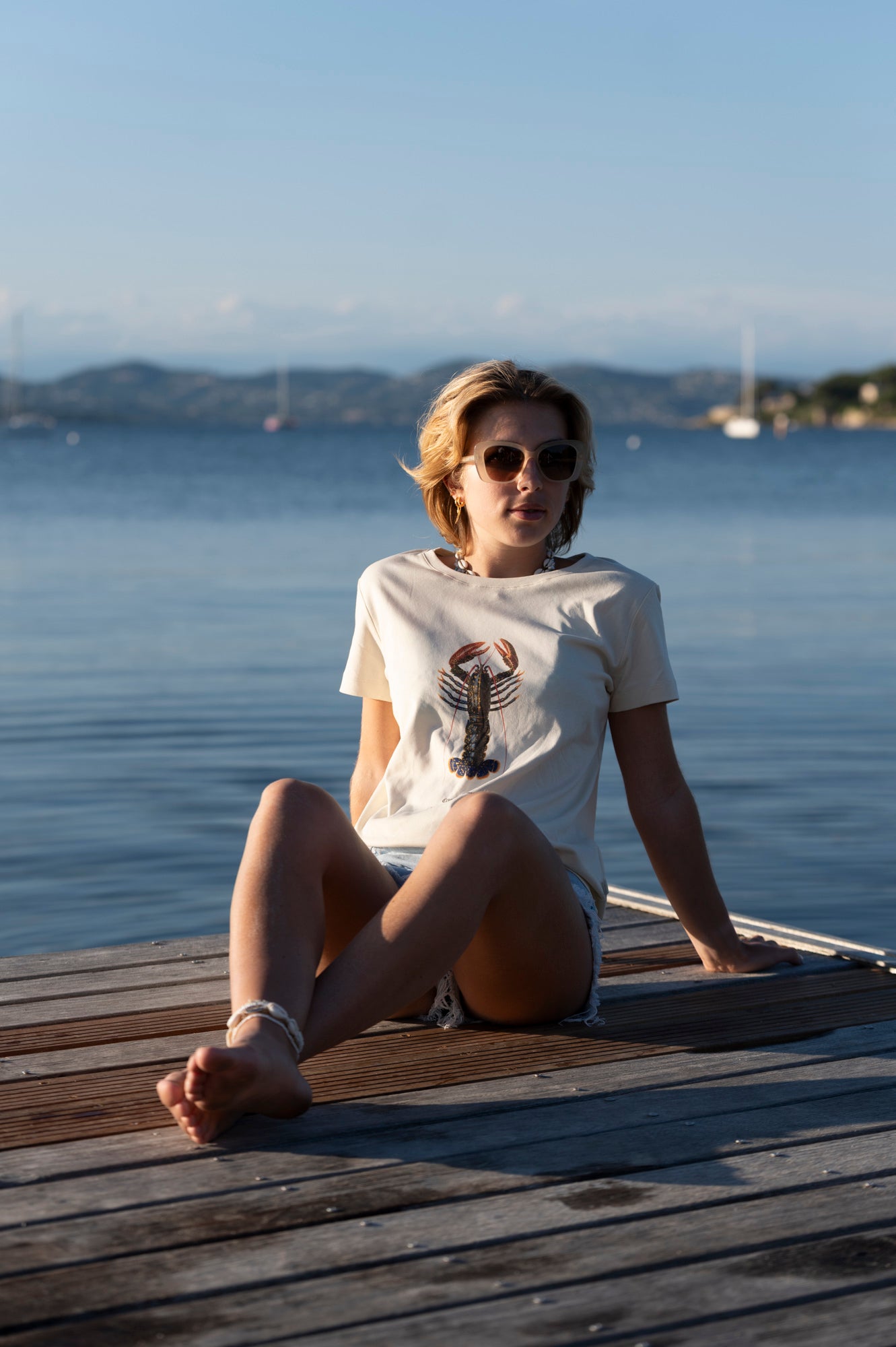 Roxane porte un T-shirt Fanatura mixte Homard taille S