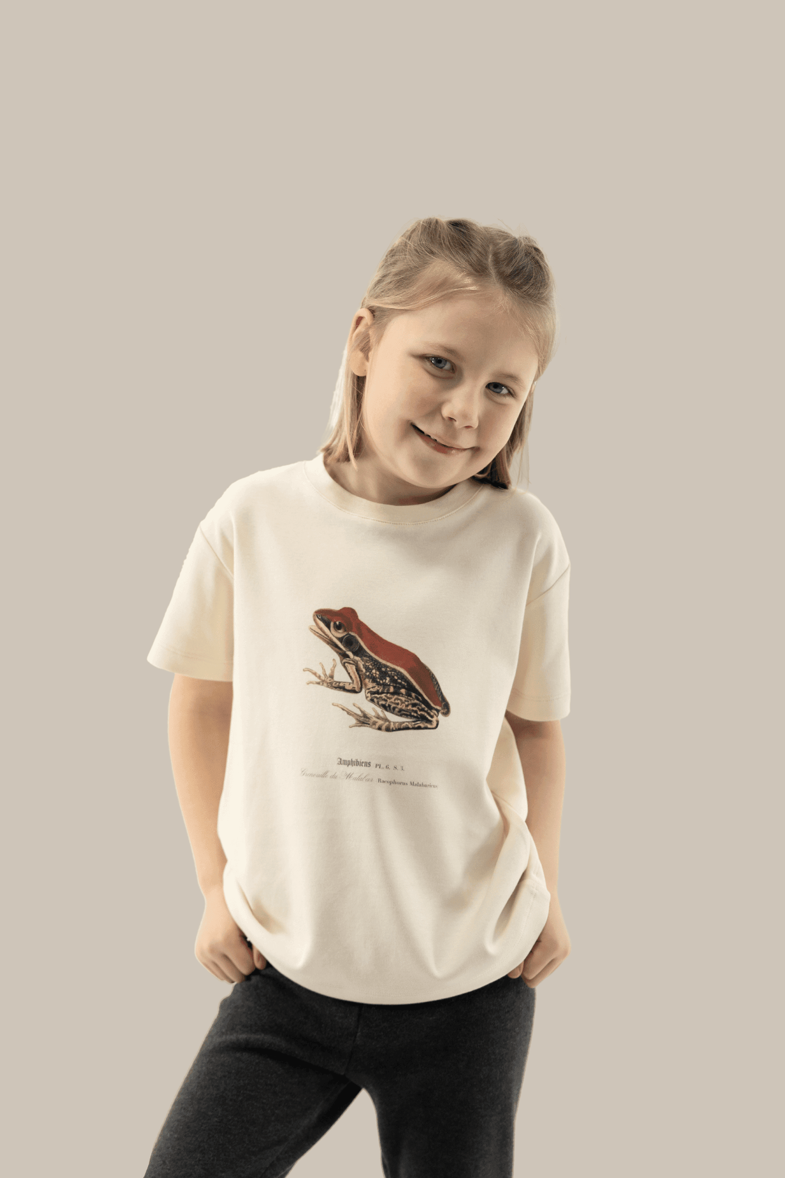 Lou porte un T-shirt Fanatura Enfant Grenouille taille 6 ans