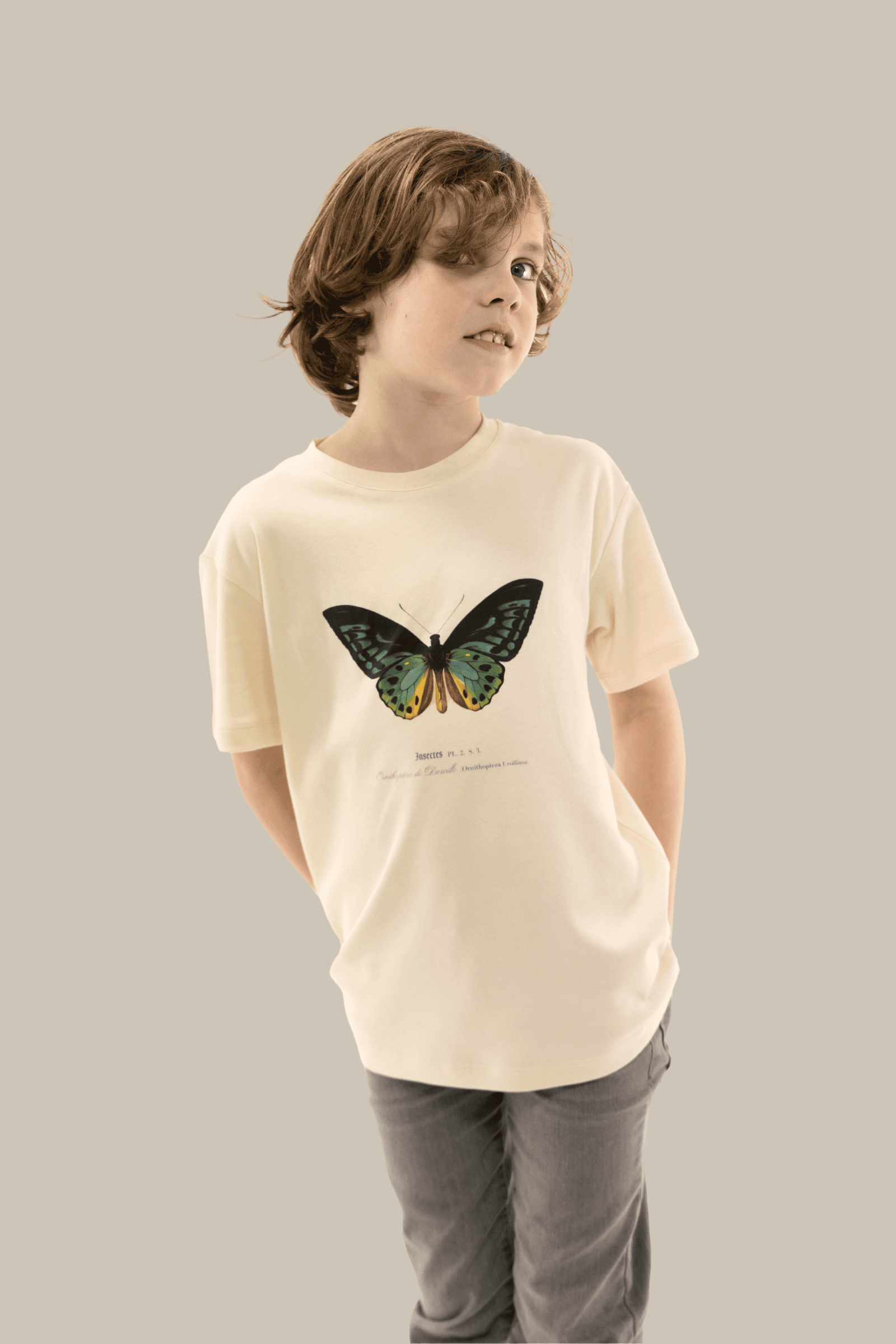 Theodore porte un T-shirt Fanatura Enfant Papillon en taille 10 ans