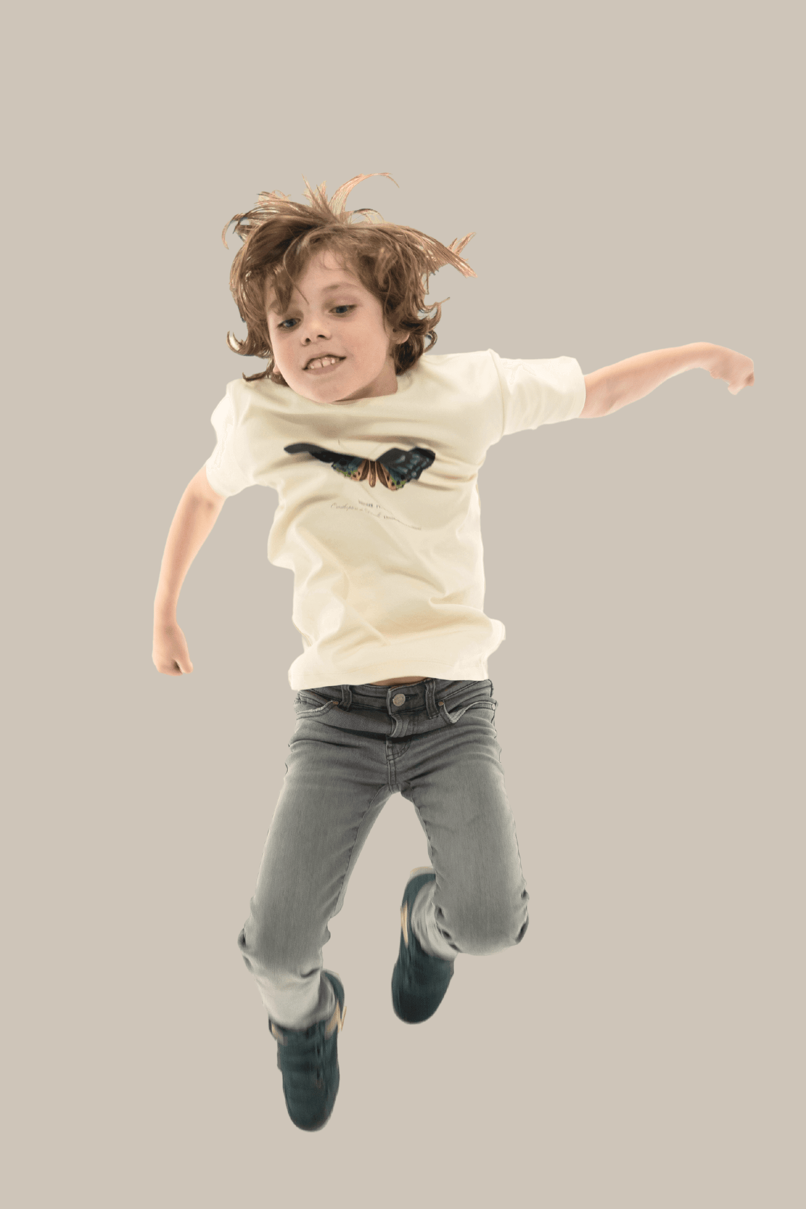 Theodore porte un T-shirt Fanatura Enfant Papillon en taille 10 ans