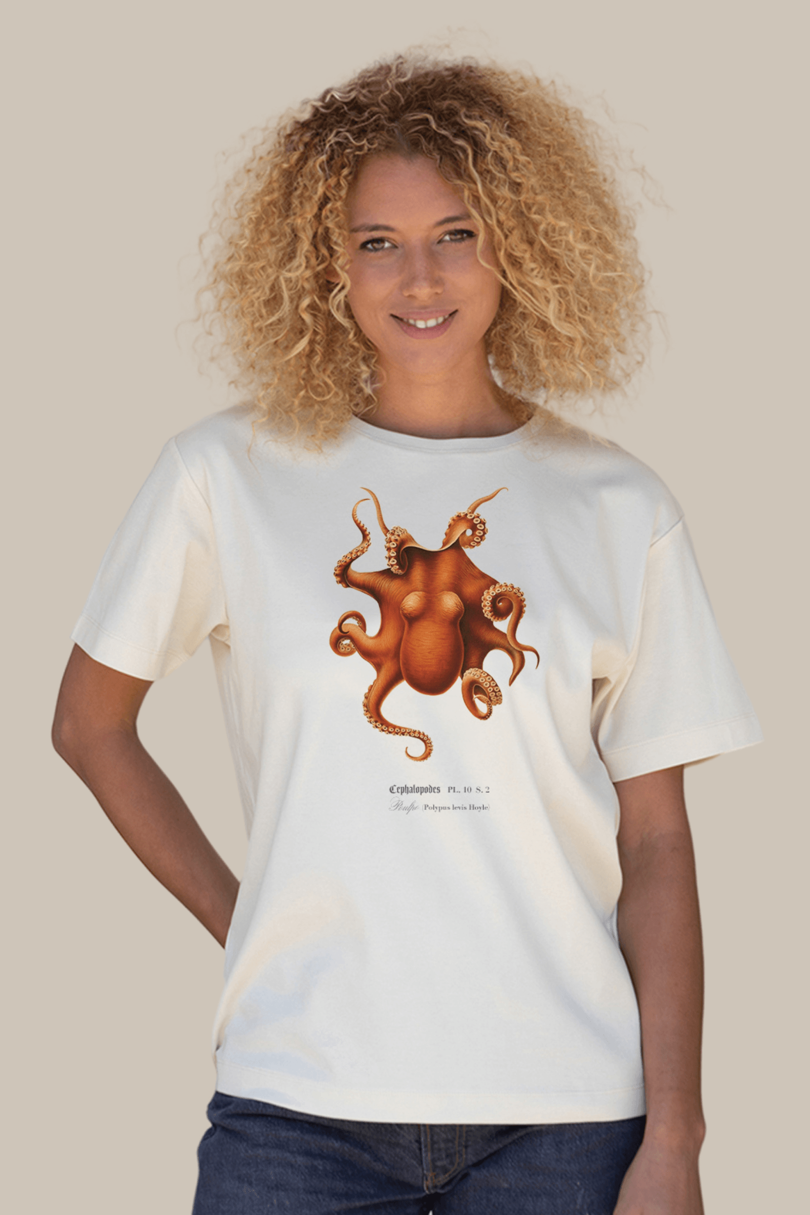 Marjorie portant un T-shirt Fanatura mixte poulpe taille S