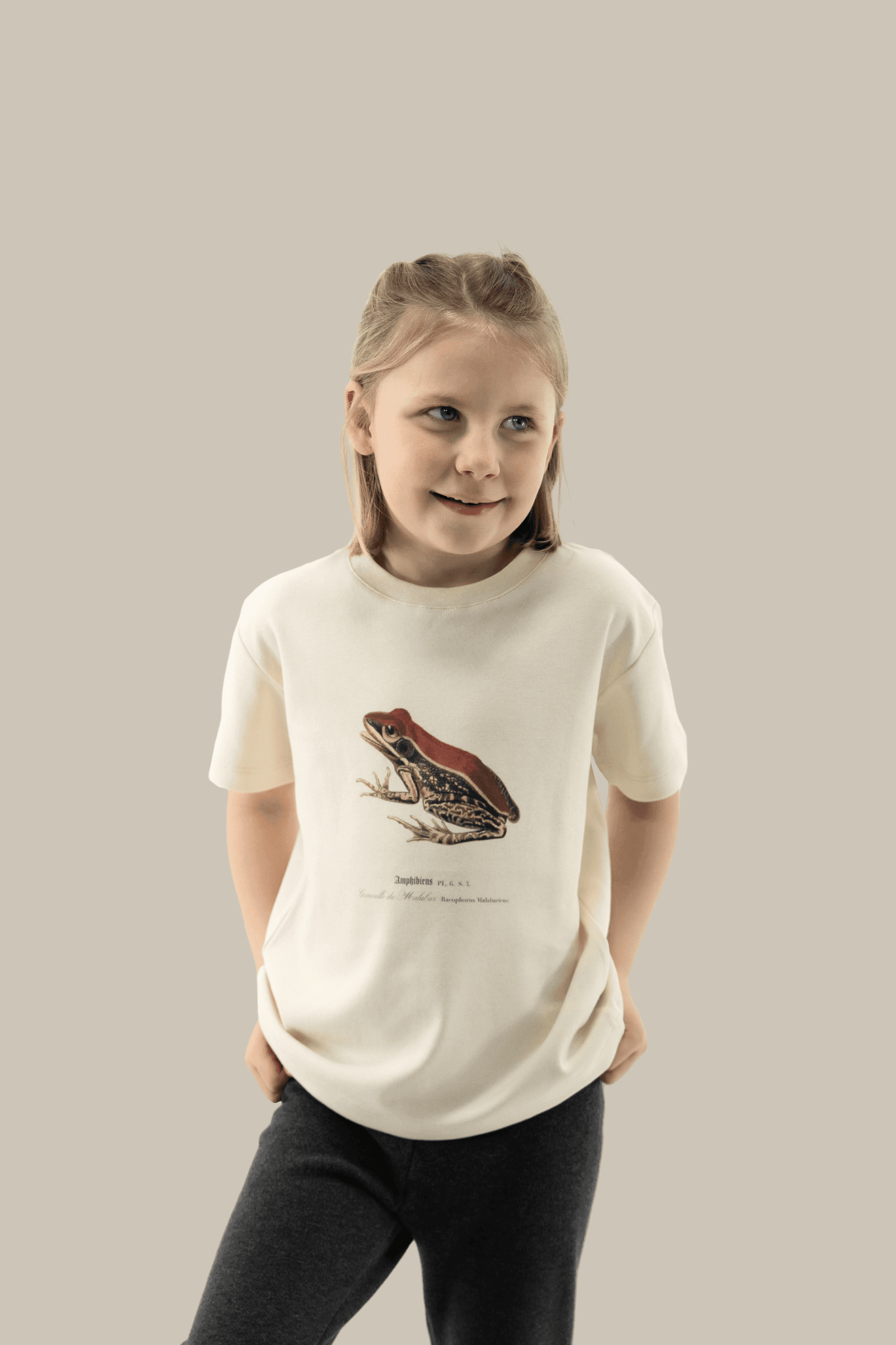 Lou porte un T-shirt Fanatura Enfant Grenouille taille 6 ans