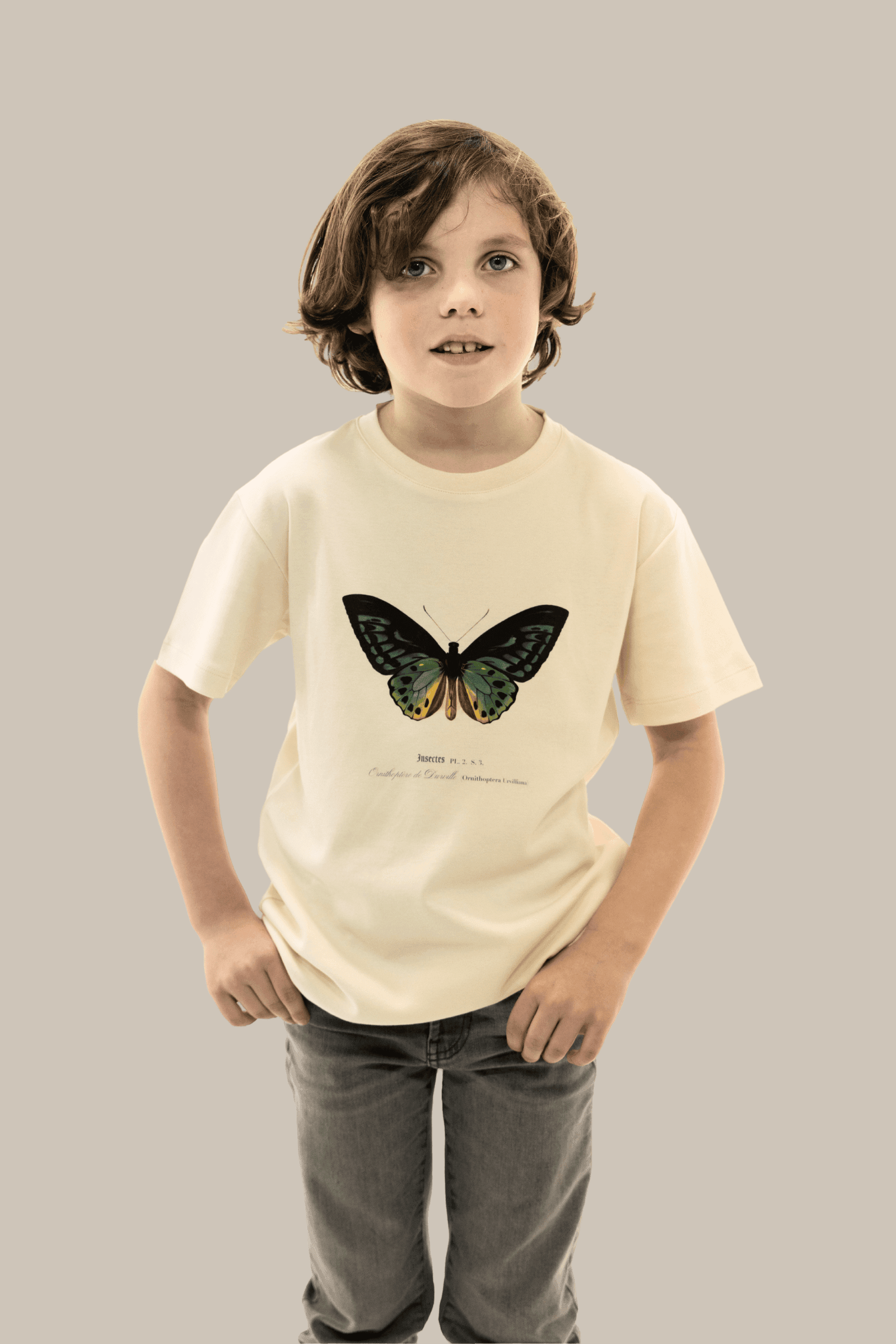 Theodore porte un T-shirt Fanatura Enfant Papillon en taille 10 ans