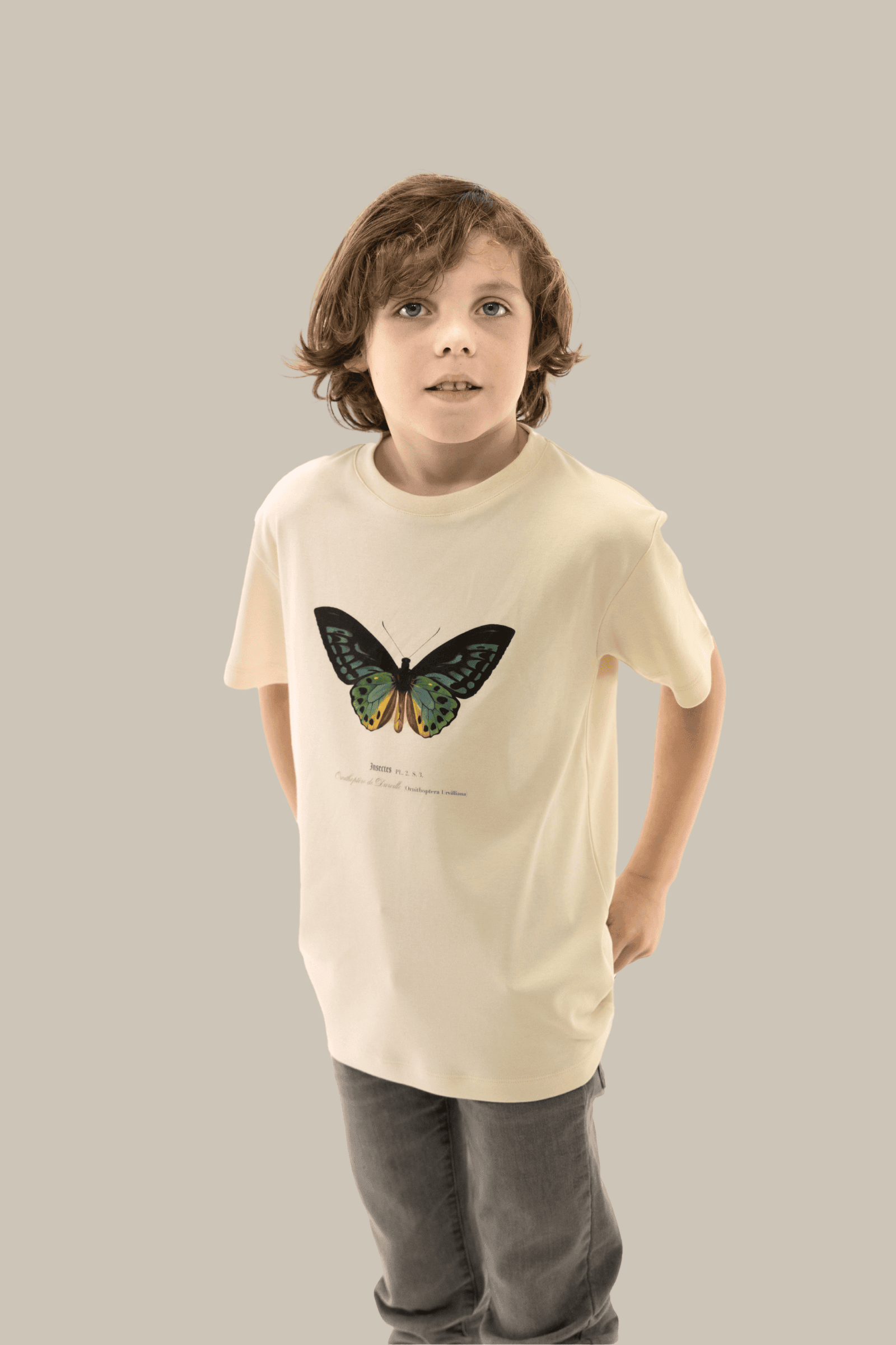 Theodore porte un T-shirt Fanatura Enfant Papillon en taille 10 ans
