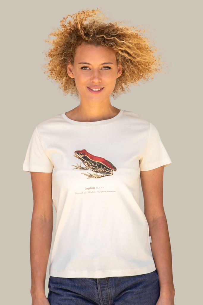 Marjorie portant un T-shirt Fanatura femme grenouille taille S