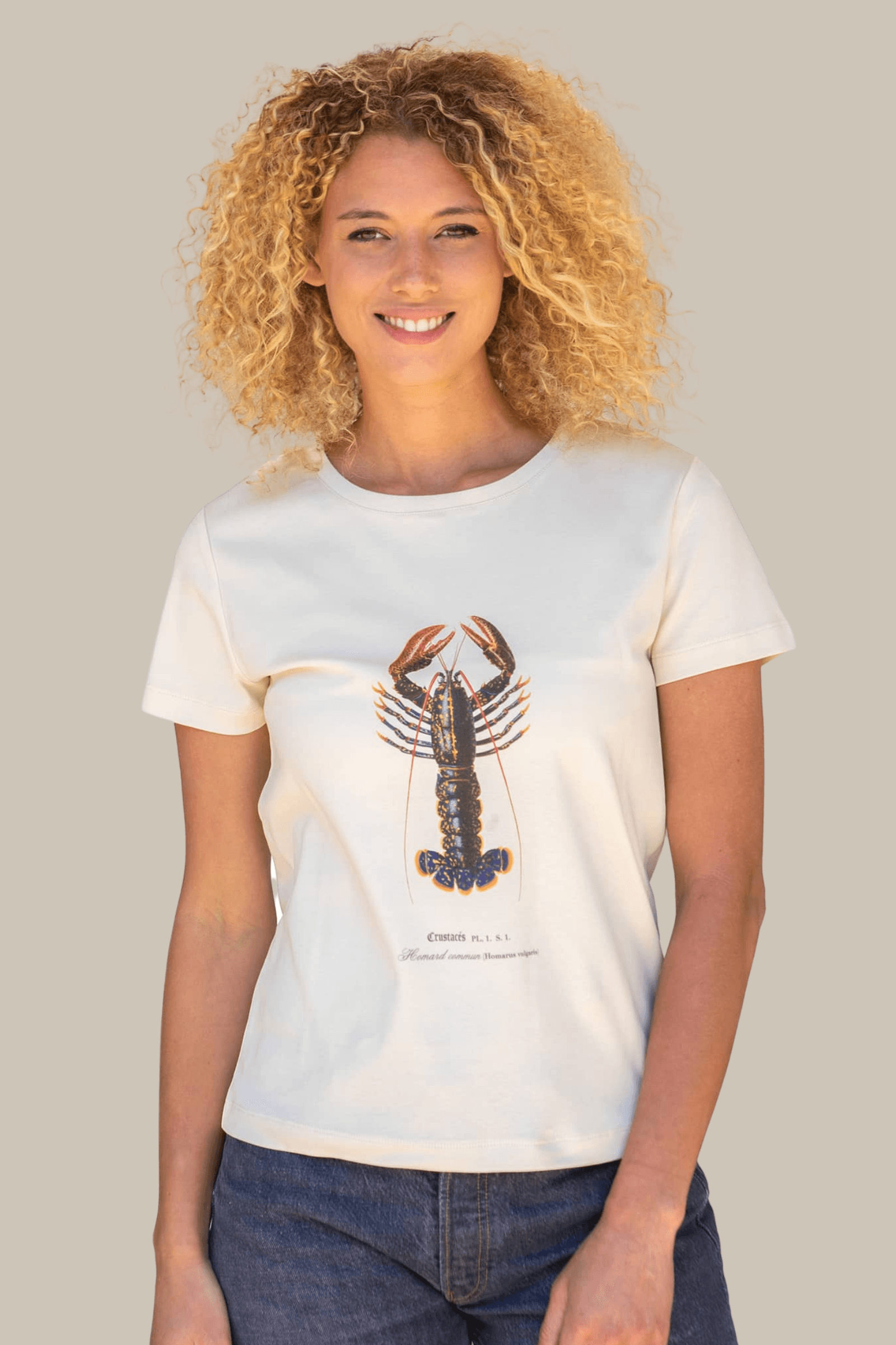 Marjorie portant un T-shirt Fanatura femme homard taille S
