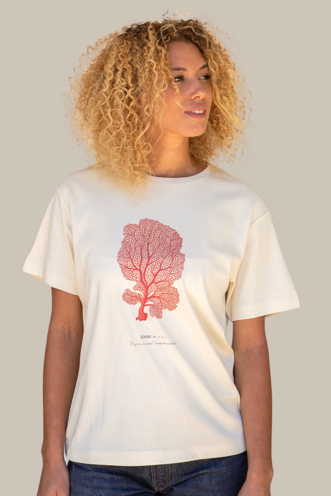 Marjorie portant un T-shirt Fanatura mixte corail taille S
