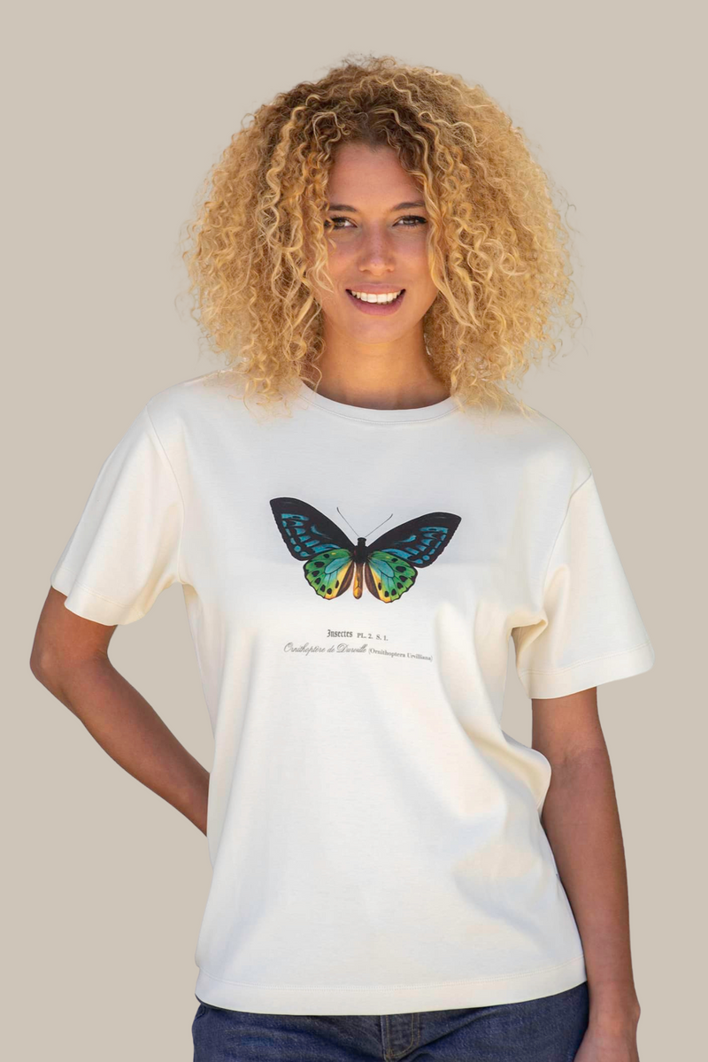 Marjorie portant un T-shirt Fanatura mixte papillon taille S