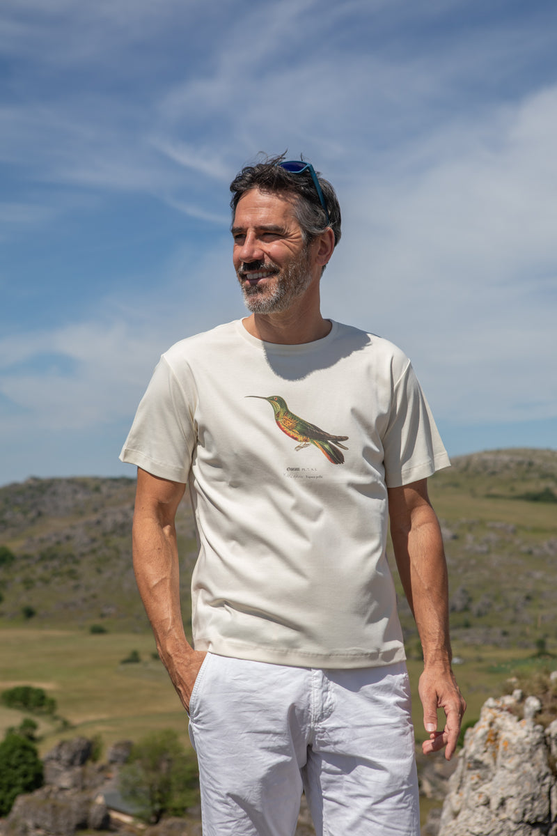 Gilles sur le causse Méjean (48) portant un T-shirt Fanatura mixte oiseau taille M