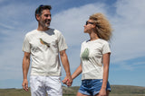 Marjorie et Gilles sur le causse Méjean (48) portant respectivement un T-shirt Fanatura femme fougère taille S et un T-shirt Fanatura mixte oiseau taille M