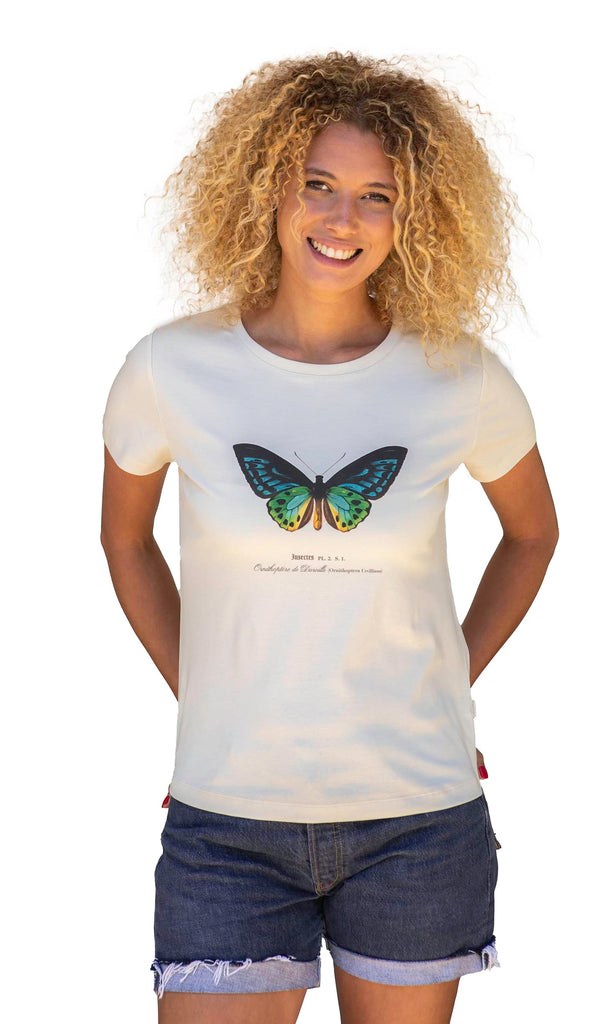 Marjorie portant un T-shirt Fanatura femme papillon taille S